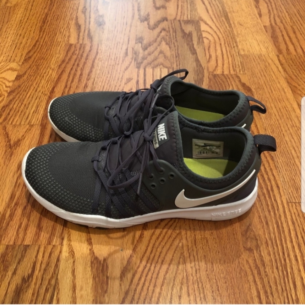 NIKE TR7 SIZE 9